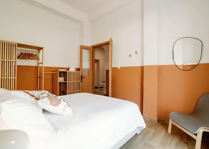 아파트 Italian Gem In The Heart Of 코스 타운