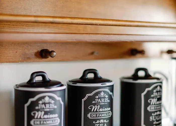 아파트 Italian Gem In The Heart Of 코스 타운